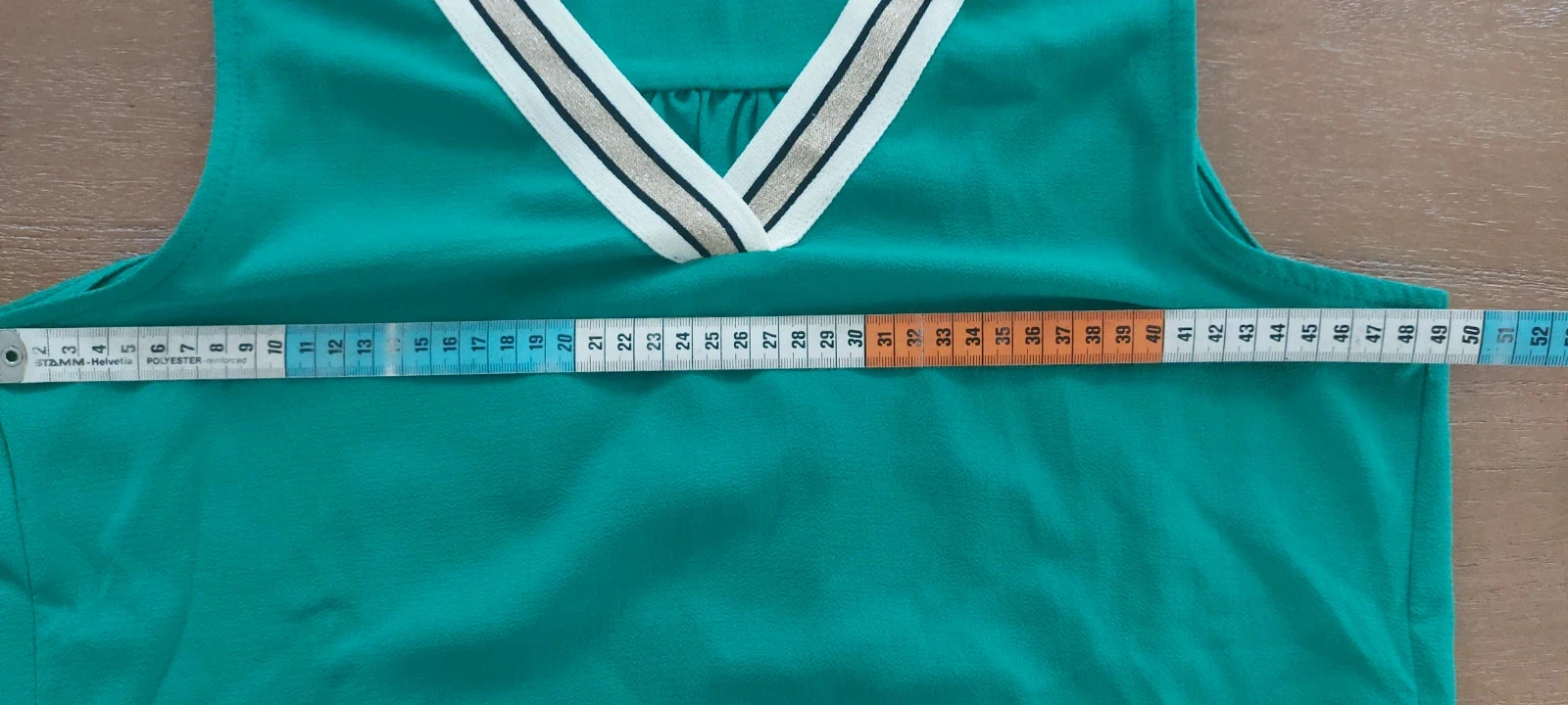 Debardeur vert avec col V style tennis - Taille L - Excellent etat – photo 8